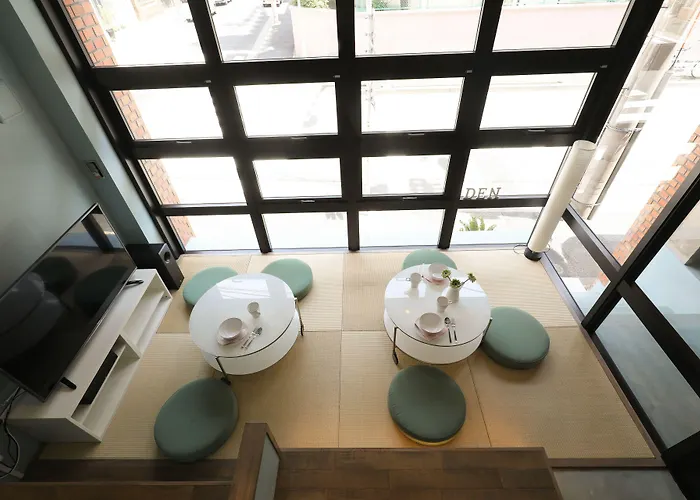 Hotel near College: Hostel Den